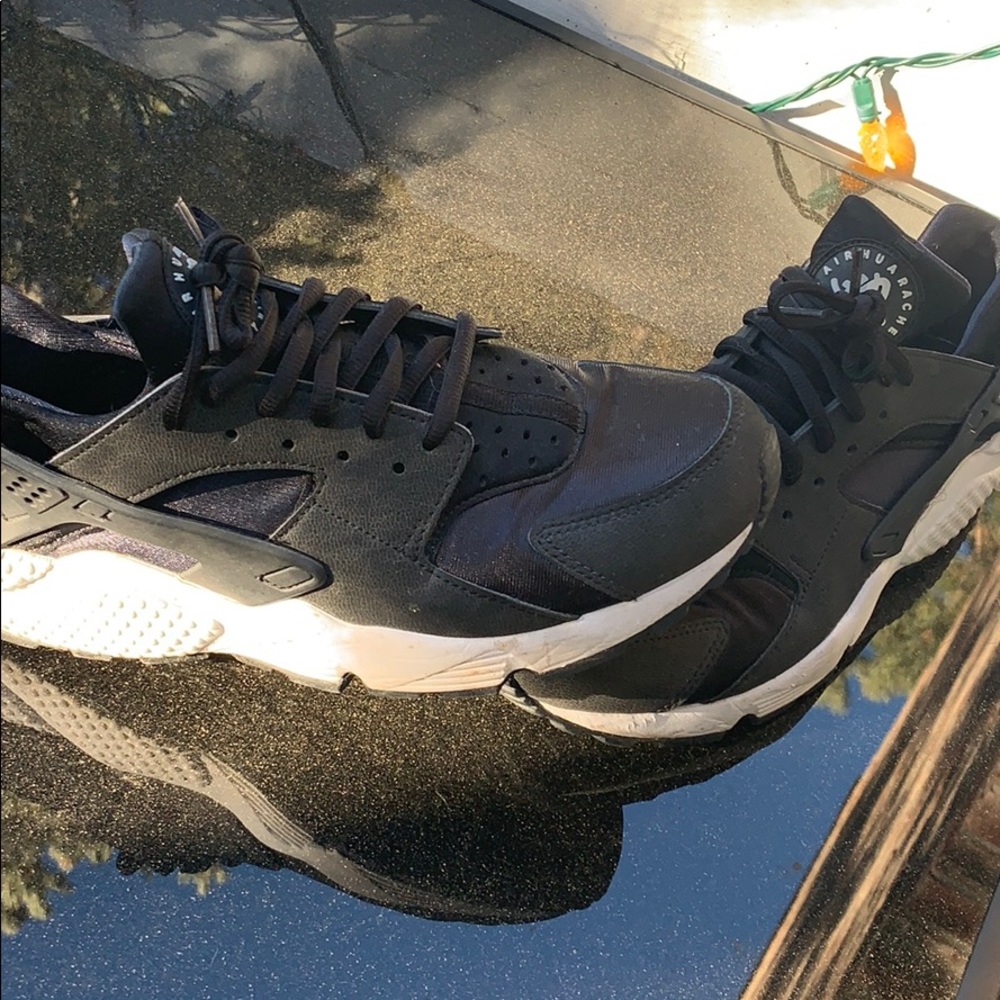 Black and n Black Huaraches Basically New!